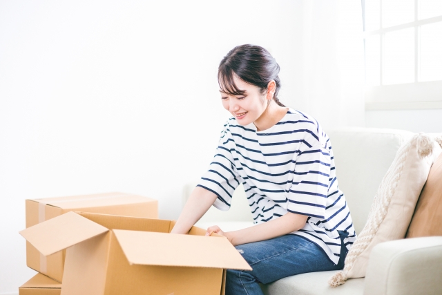 宅配買取の荷詰めシーン