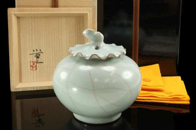 【 人間国宝 三浦小平二 】 作 青磁水牛香炉 陶磁器 骨董品
