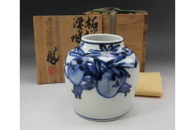 【kyoyaki】京焼 【 人間国宝 近藤悠三 作 】 染付柘榴花瓶 骨董品