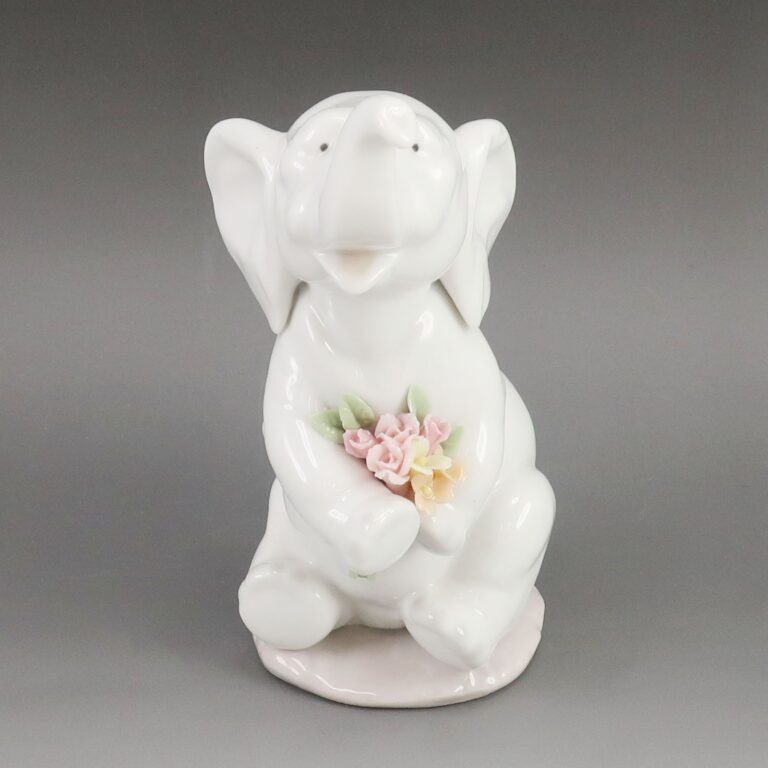リヤドロ 花を持つ白い小象 6462 置物 オブジェ